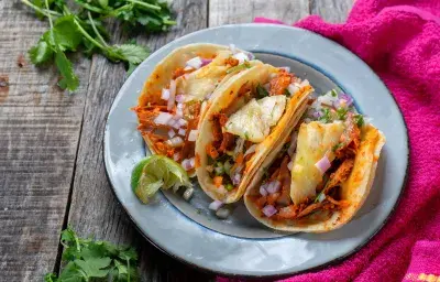 Tacos de puerco y piña