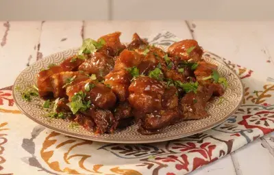 Chicharrones en salsa de tamarindo