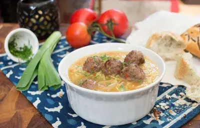 Sopa de albóndigas