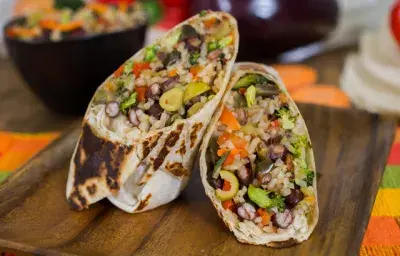 Wrap de Vegetales, Arroz y Frijoles