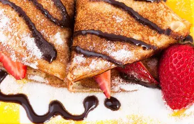 Crepas rellenas con fresas