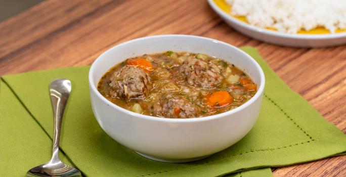 sopa de albóndigas