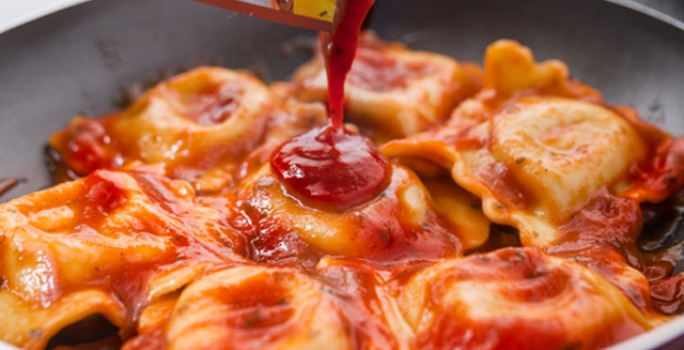 Raviolis de hongos con salsa de tomate Tres Quesos MAGGI®