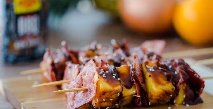 Pinchos de Piña y Tocino en Salsa BBQ