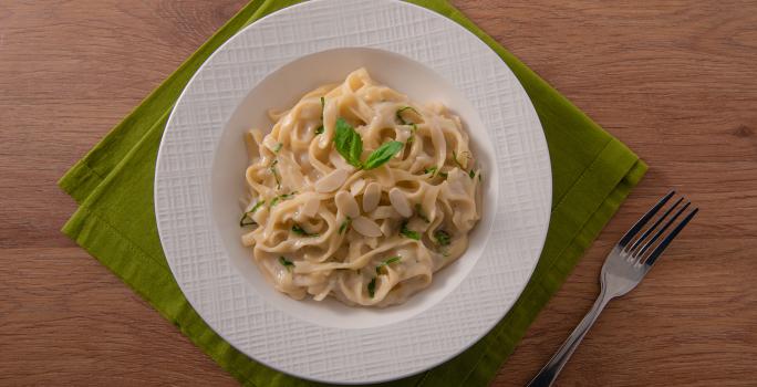 Pasta en Salsa Blanca de Almendras