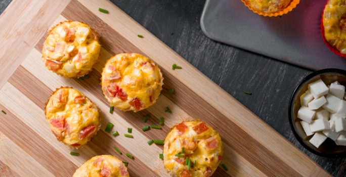 Mini quiches con queso y vegetales