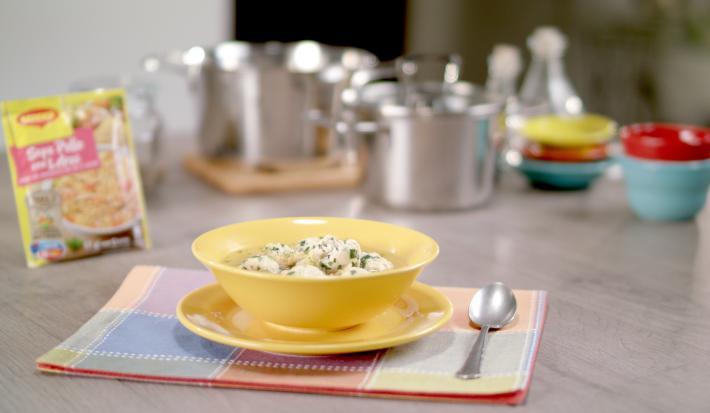 Sopa de Letras con Albóndigas y Espinacas