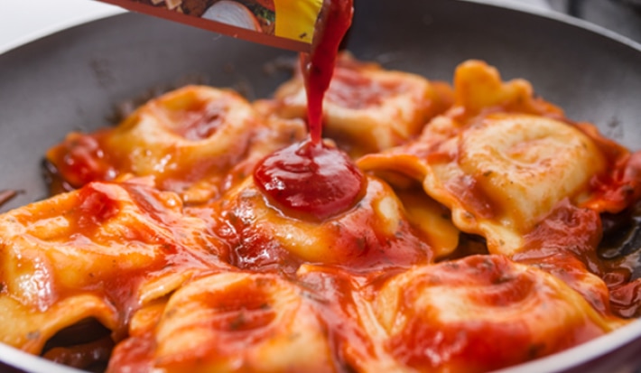 Raviolis de hongos con salsa de tomate Tres Quesos MAGGI®