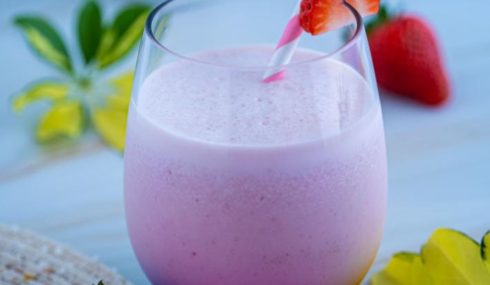 Batido de fresa y leche condensada