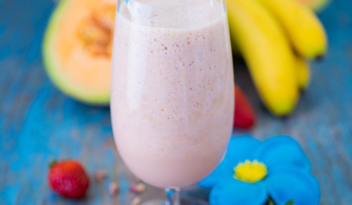 batido de fresa, melón y banana