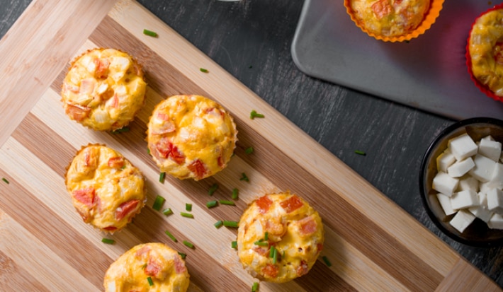 Mini quiches con queso y vegetales