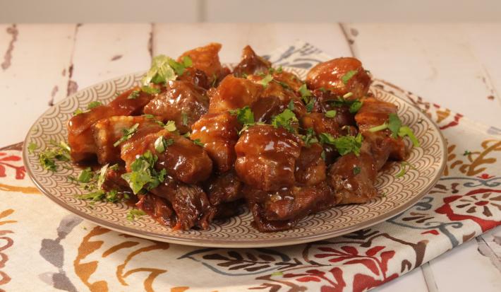 Chicharrones en salsa de tamarindo