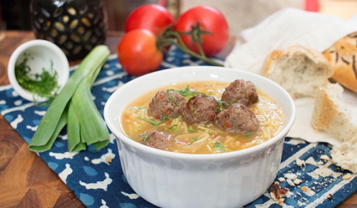 Sopa de albóndigas